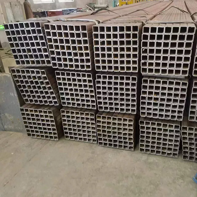 ท่อสี่เหลี่ยมสีดำหนา